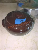 Pottery cookie jar stamped USA
