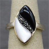 Sterling Silver ring with mother of pearl and