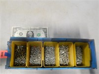 5ct Plastic Containers in 1 of Screws