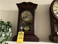MANTEL CLOCK - NEW HAVEN CLOCK CO - 8 DAY - WOOD