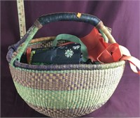 Basket With 12 Fabric Tote Bags