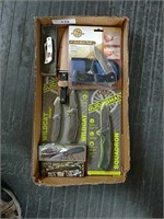 Box of Knives  4 New Guidesman knives