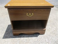 25x16x21" Night Stand with Drawer