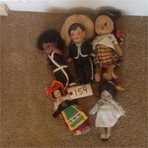 Assorted dolls from around the world