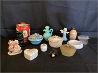 Assorted trinket boxes