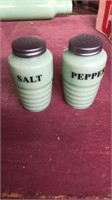 Modern jadeite salt & pepper shakers approx 4.25