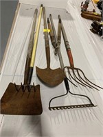 GROUP OF LONG HANDLE TOOLS