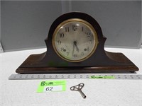 Sessions mantle clock with key
