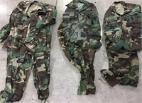 ASSORTED MILITARY FATIGUES MED LARGE