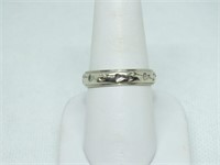 14K WHITE GOLD RING