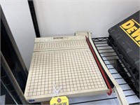 BOSTON 2612 PAPER CUTTER