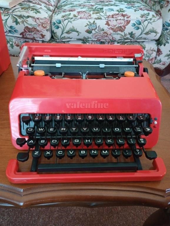 Olivetti valentine s typewriter with case, appears