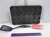 PAMPERED CHEF MINI MUFFIN PAN & CLIPS