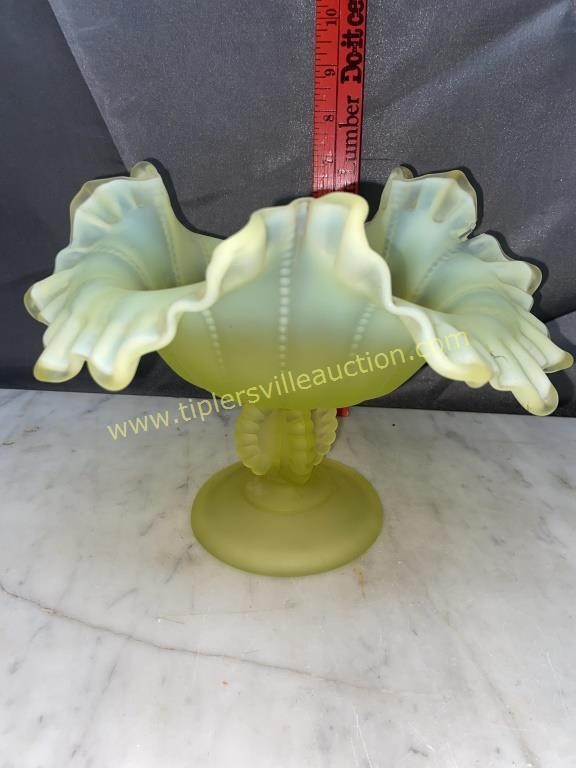 Uranium glass ruffle satin stand does have a