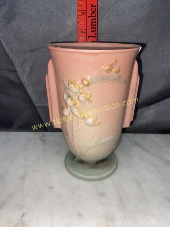 Roseville pottery vase does have chip on rim