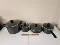 The Pampered Chef Pots w/ Lids