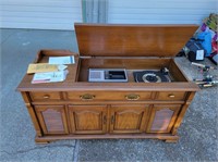 Vintage MAGNAVOX Stereo Cabinet, Working