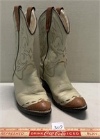 PAIR OF OLD WEST COWBOY BOOTS 1118 WT 135