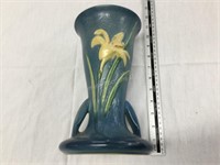 Roseville 136 - 9 in. vase