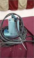 Submersible water pump