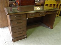 Fly Tying Desk w/Glass Top & Several Drawers