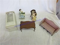 DOLL HOUSE FURNITURE