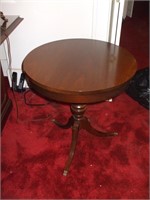 ROUND SIDE TABLE
