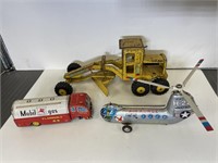 LOT OF METAL TOYS AIR FORCE H-22, MOBIL GAS, MARX