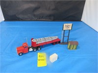 Accessory Pieces and Tractor Trailer