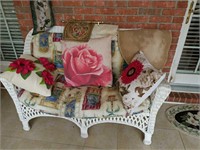 White wicker love seat/bench with cushions and
