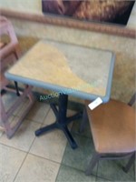 2 TOP TABLE WITH CHAIRS