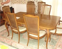 Vintage Wood Dining Room Table w/ 8 Chairs & Leafs