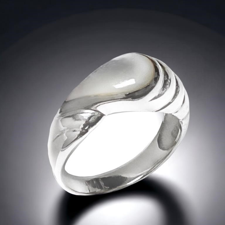 White Mother-of-Pearl Sterling Silver Ring Size 8