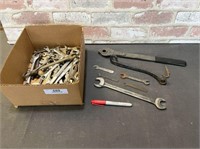 BOX LOT: ASSORTMENT OF WRENCHES