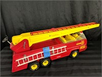 Vintage Tonka Pressed Metal Fire Truck w/ladder