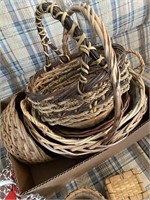 Box lot of baskets