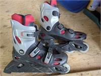 Youth Pair of Rollerblades Size 6/7