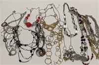 (W) Lot of fashion jewelry necklaces, various