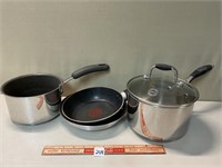 KITCHEN LOT INCLUDING PADERNO COOKING POT