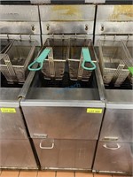 Pitco 40C+ Floor Model Gas Deep Fryer, 35-40 Lbs.