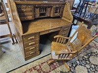Beautiful Roll Top Desk  with Chair  No Key 53x50