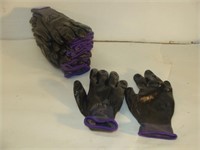 12 Pair of Small Work Gloves - Size 6?