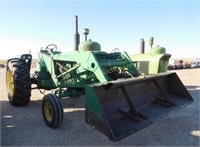 John Deere 4020 Tractor w/Loader