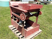 Vintage Fanning Mill w/ 2- Screens