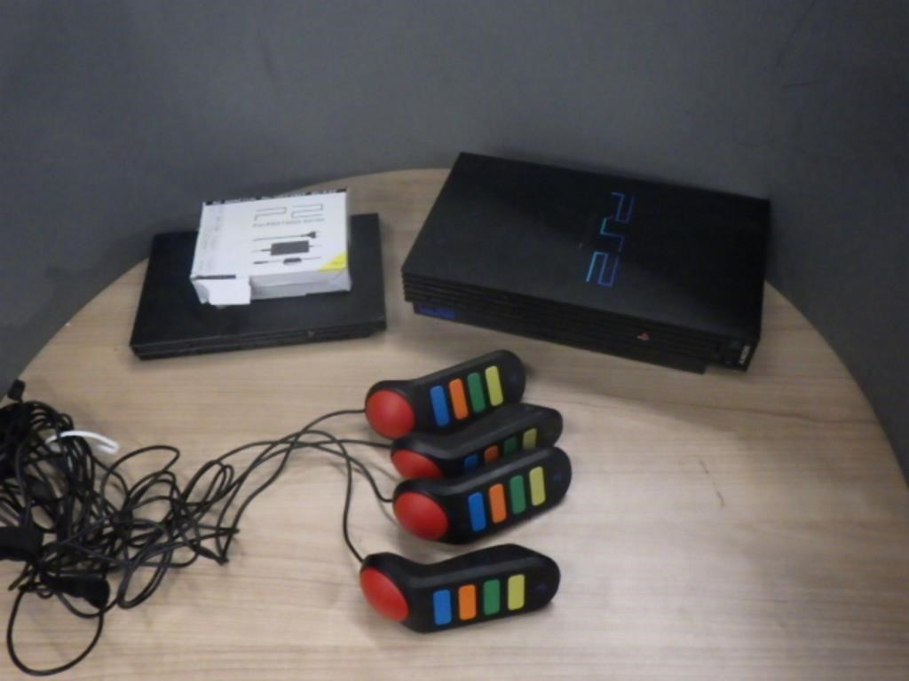 2 - PS2 CONTROLS & SET OF GAME CONTROLLERS