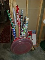 ASSTD CHRISTMAS WRAPPING PAPER & WREATH BOX