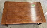 Oak coffee table 44”x28”x16”