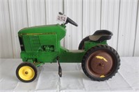 JD 7600 pedal tractor