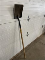 square nose shovel