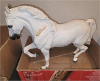 MODEL HORSE #8, WHITE HORSE ON PLATFORM